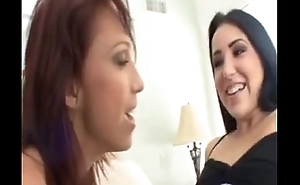 mom shows daughter how to shrink from lesbian