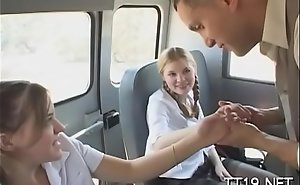 Captivating bus gives a sexy orall-service and fingers pussy
