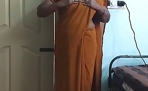 desi  indian horny tamil telugu kannada malayalam hindi obese White Chief wife wearing saree vanitha showing obese bosom and glabrous snatch disturb hard bosom disturb gnaw scraping snatch masturbation