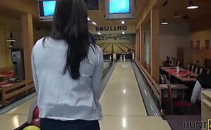 HUNT4K. Hunter is object of awesome sex for money in bowling place