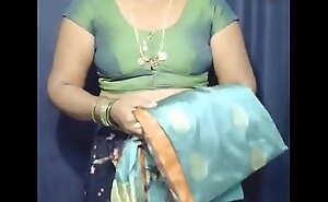 Tamil Sexy Aunty how in the air wear saree (Tamil Audio)