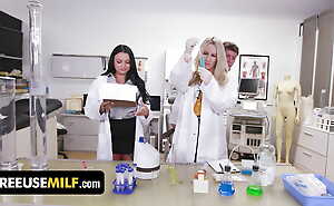 Big Titted Scientists Payton Preslee & Bunny Madison Acquire Free Routine In The Laboratory - FreeUse Mylf